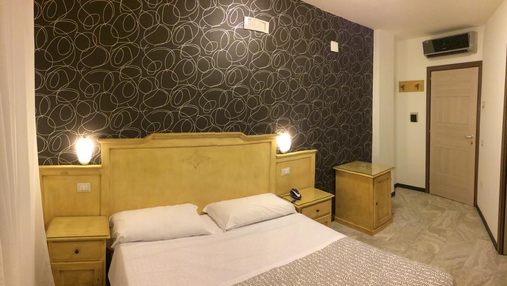 Hotel Clinton 카소리아 외부 사진