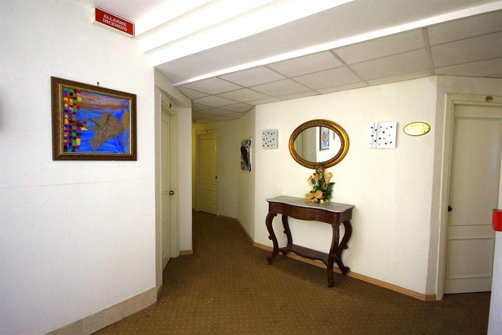 Hotel Clinton 카소리아 외부 사진