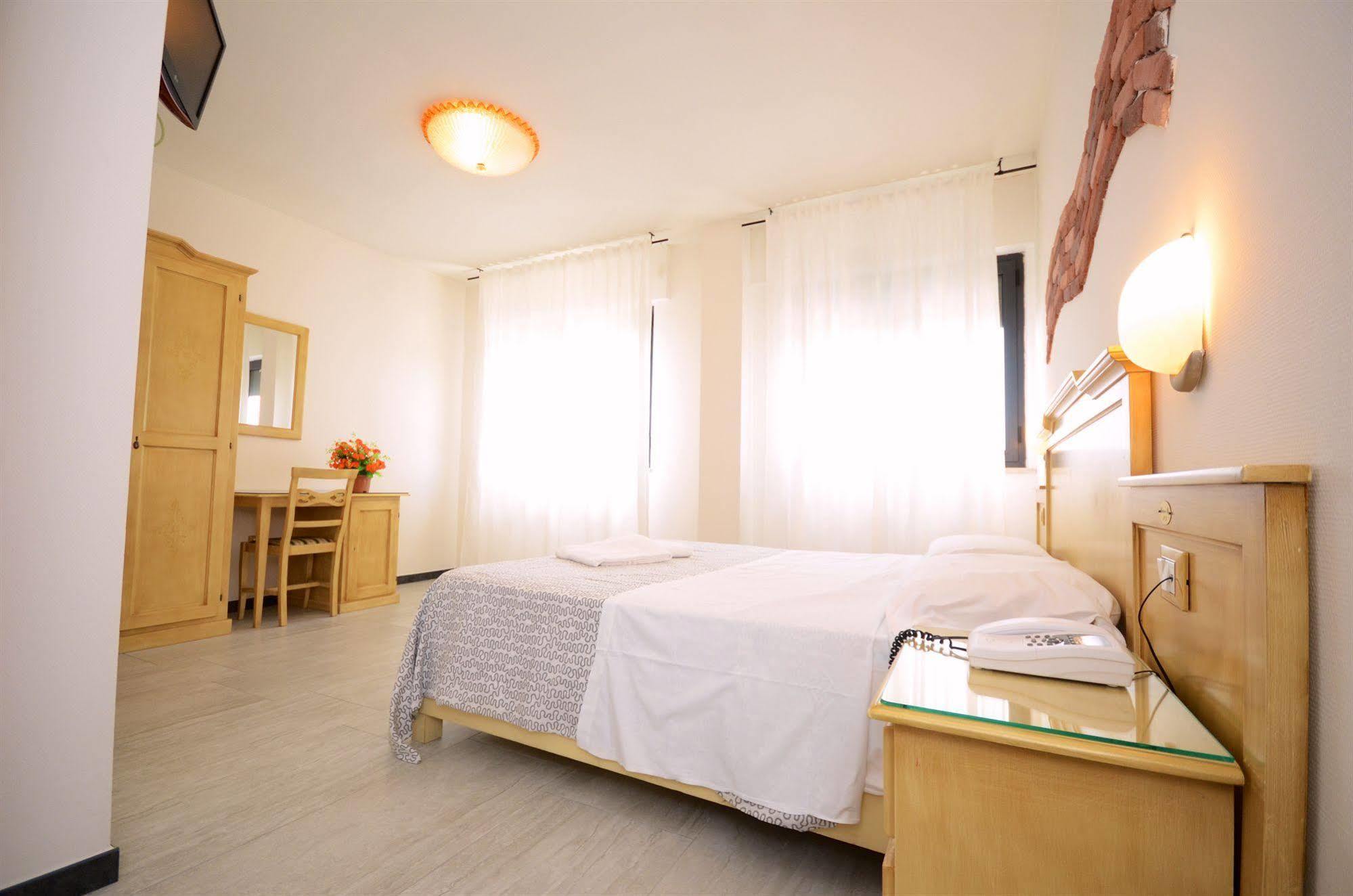 Hotel Clinton 카소리아 외부 사진