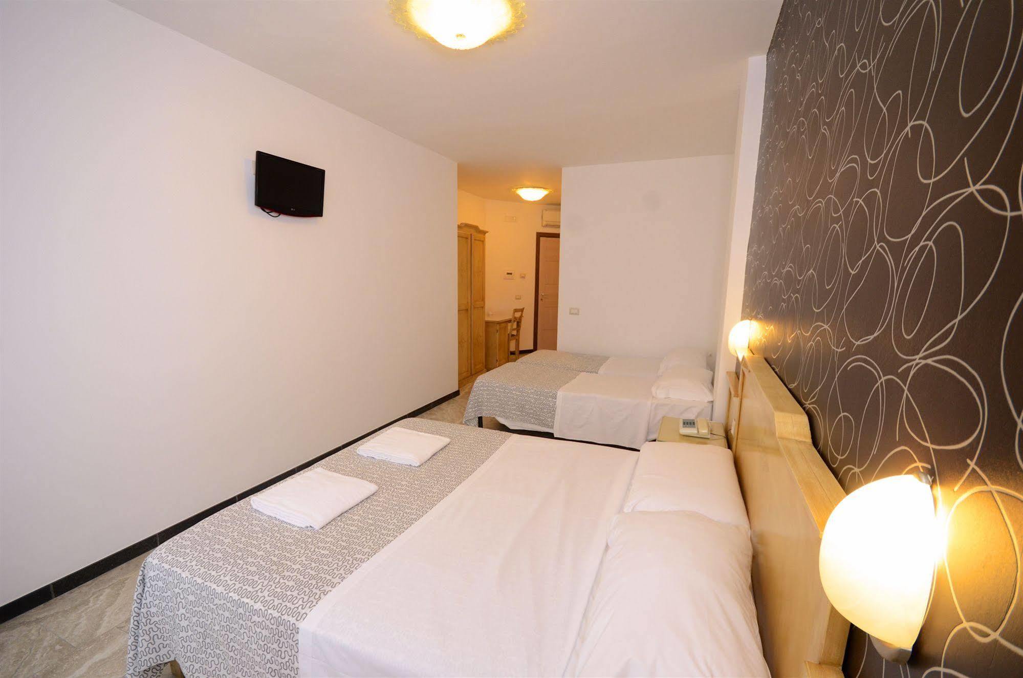 Hotel Clinton 카소리아 외부 사진